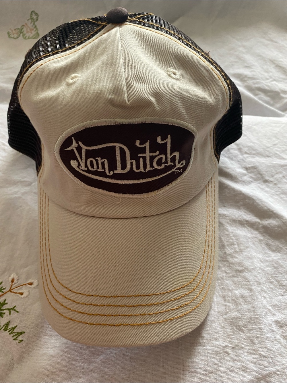 Von Dutch Cream and Black Mesh hat / cap unisex
